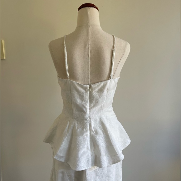 🤍BNWT✨ KEEPSAKE asymmetrical WHITE strap top - Picture 3 of 14